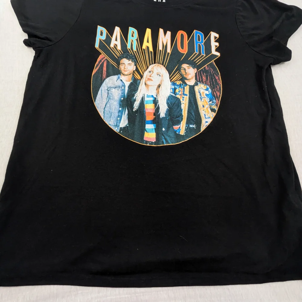 Paramore Black T-shirt with Hayley Williams and band members Size XL